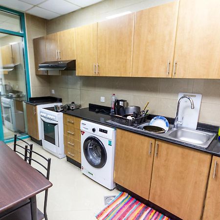 Small Budget Rooms For 'Girls' Only In Dubai, Marina Екстериор снимка
