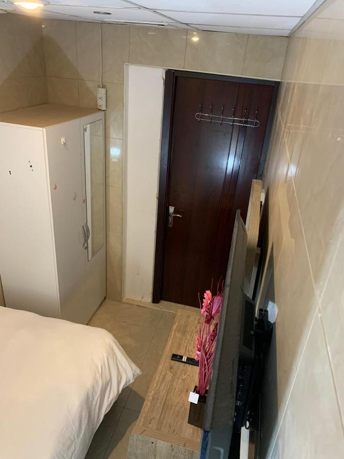 Small Budget Rooms For 'Girls' Only In Dubai, Marina Екстериор снимка