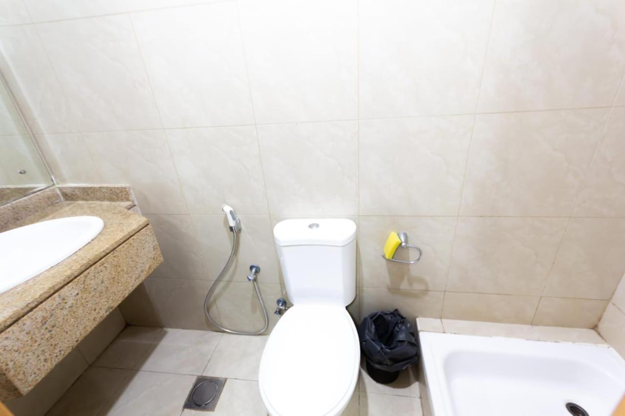 Small Budget Rooms For 'Girls' Only In Dubai, Marina Екстериор снимка