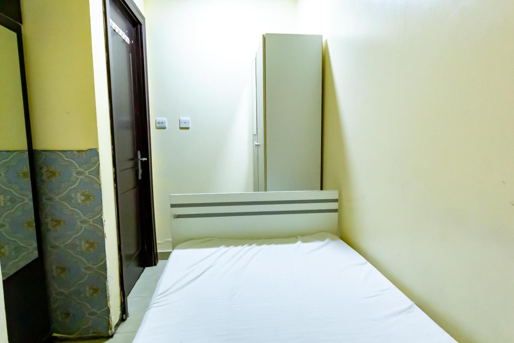 Small Budget Rooms For 'Girls' Only In Dubai, Marina Екстериор снимка
