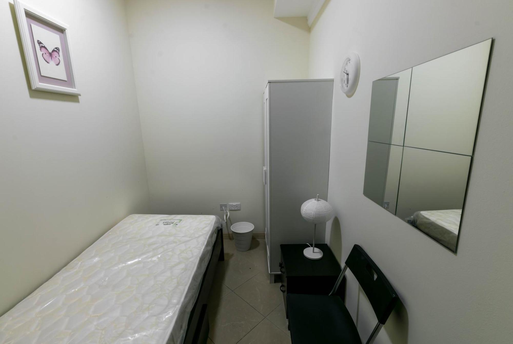Small Budget Rooms For 'Girls' Only In Dubai, Marina Екстериор снимка