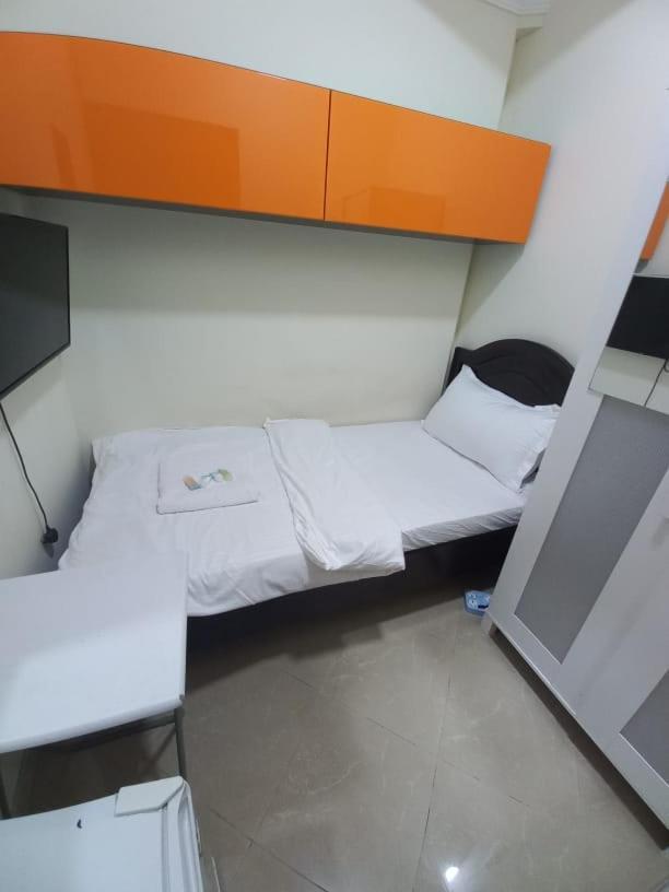 Small Budget Rooms For 'Girls' Only In Dubai, Marina Екстериор снимка