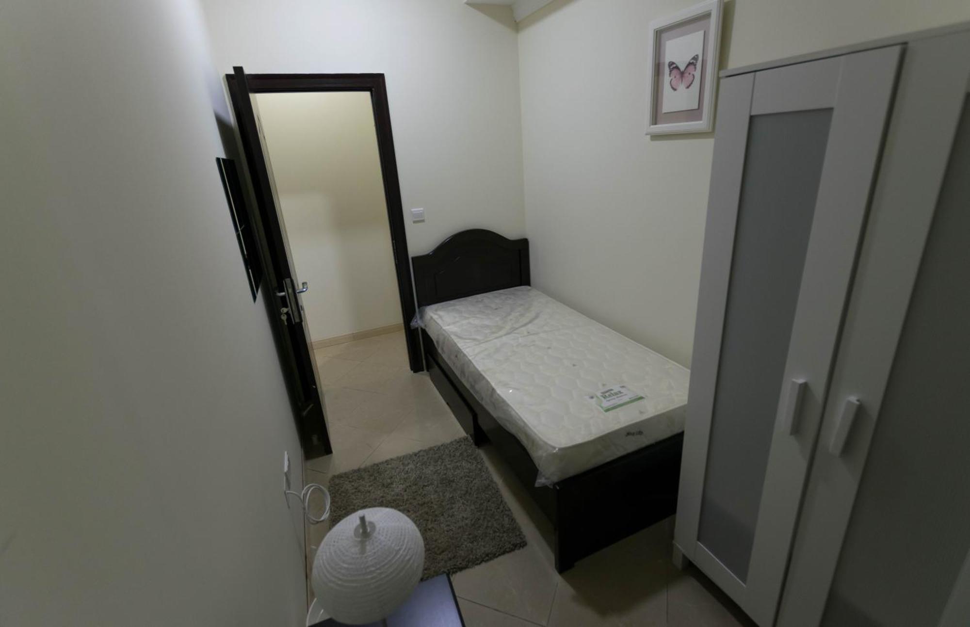 Small Budget Rooms For 'Girls' Only In Dubai, Marina Екстериор снимка