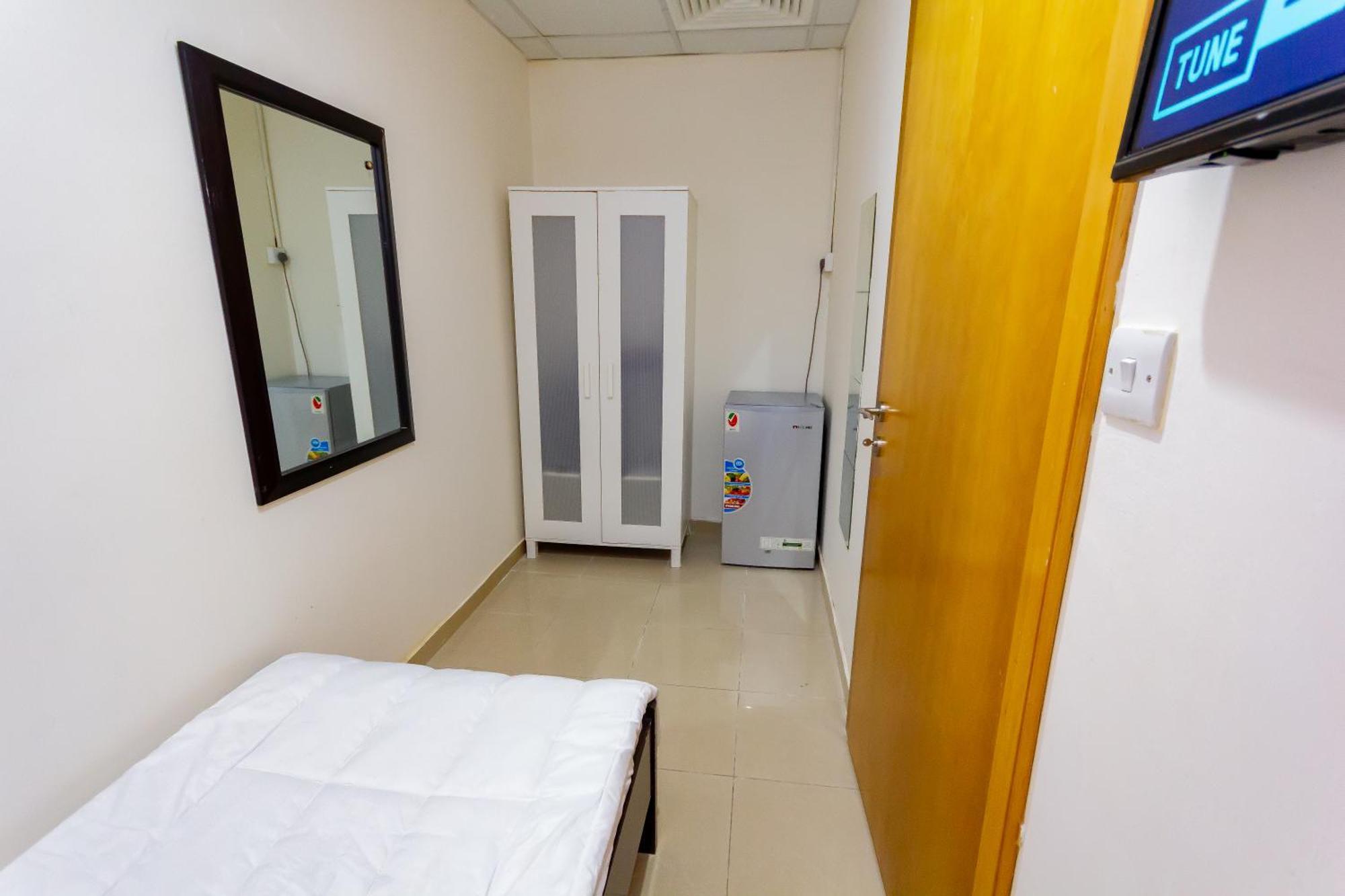 Small Budget Rooms For 'Girls' Only In Dubai, Marina Екстериор снимка
