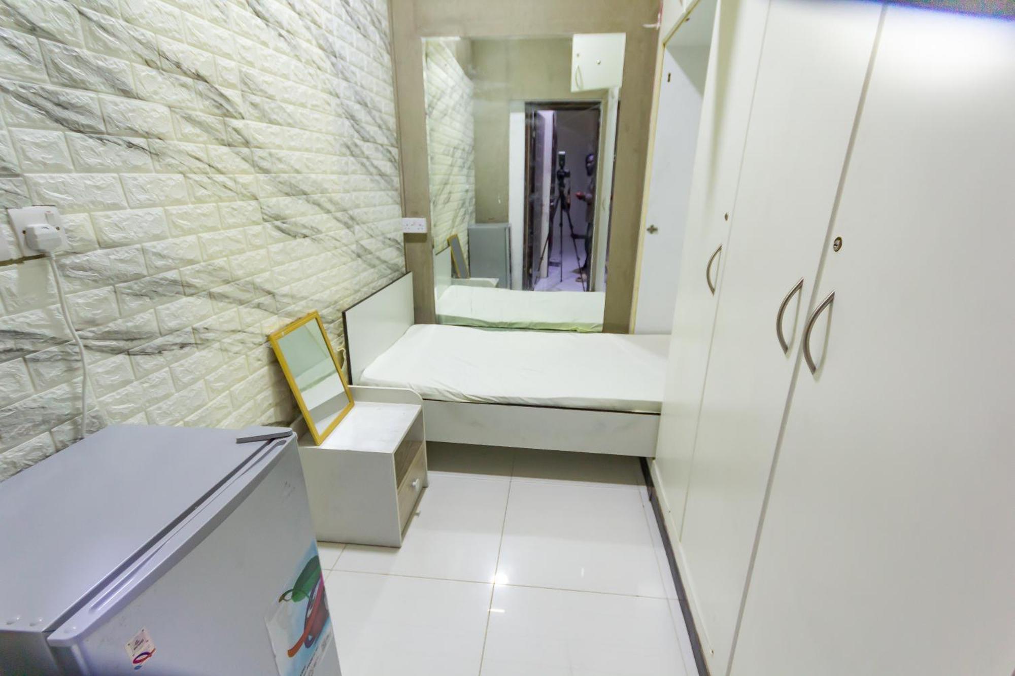 Small Budget Rooms For 'Girls' Only In Dubai, Marina Екстериор снимка