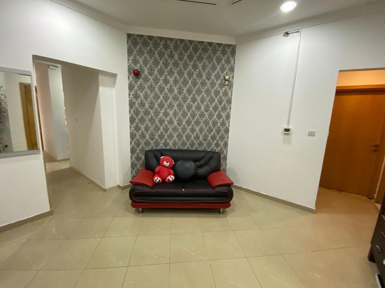 Small Budget Rooms For 'Girls' Only In Dubai, Marina Екстериор снимка