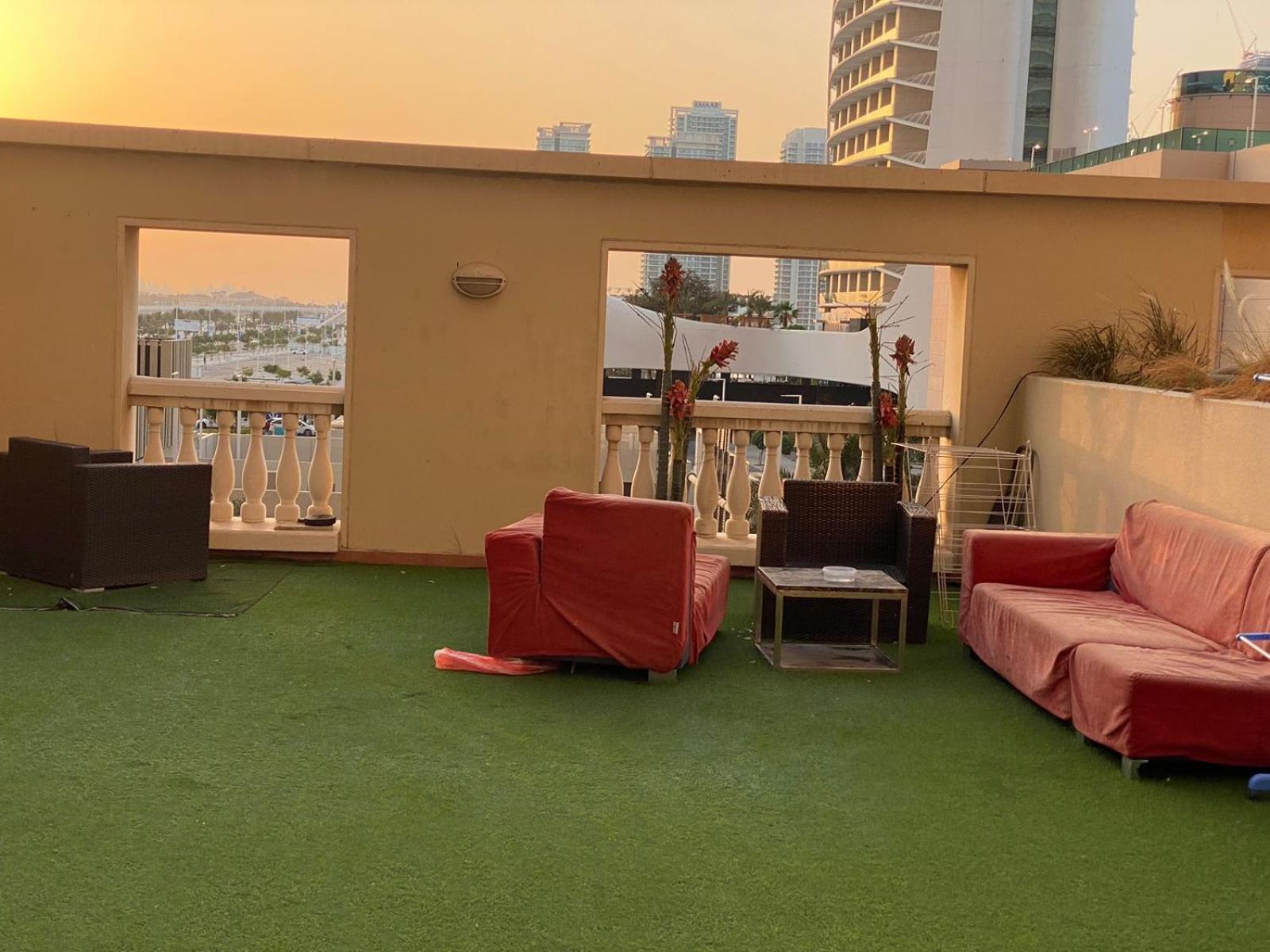 Small Budget Rooms For 'Girls' Only In Dubai, Marina Екстериор снимка