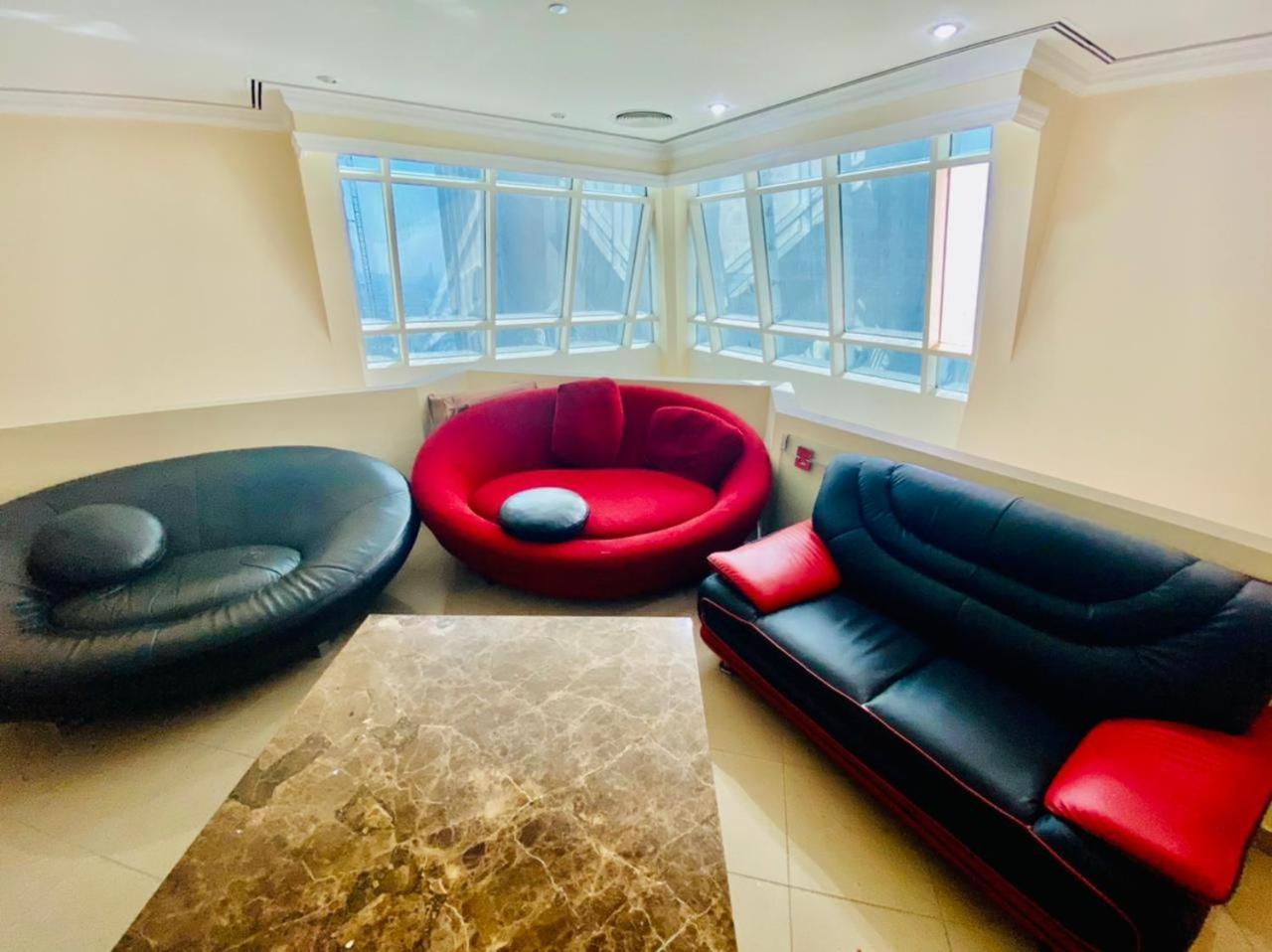 Small Budget Rooms For 'Girls' Only In Dubai, Marina Екстериор снимка