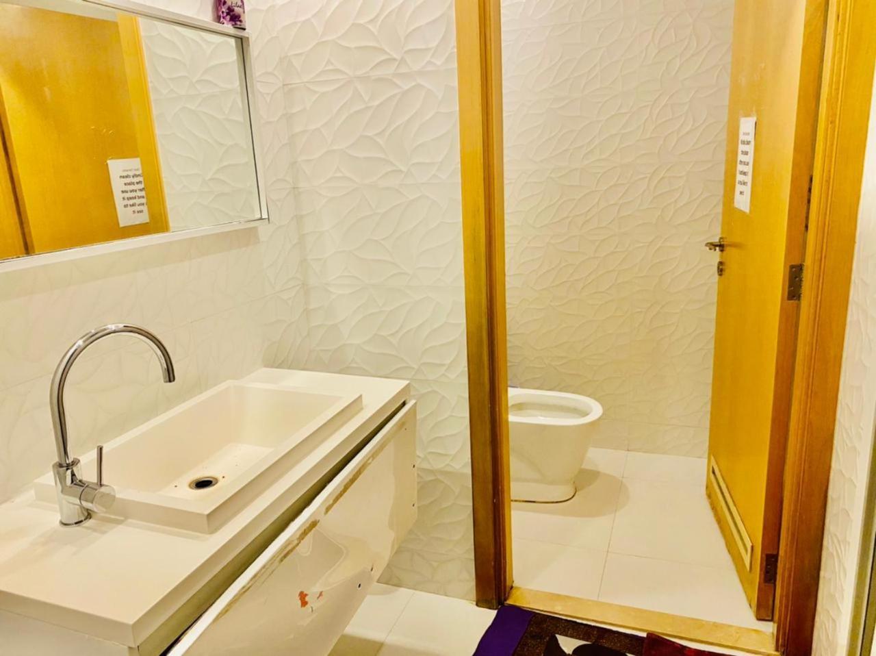 Small Budget Rooms For 'Girls' Only In Dubai, Marina Екстериор снимка