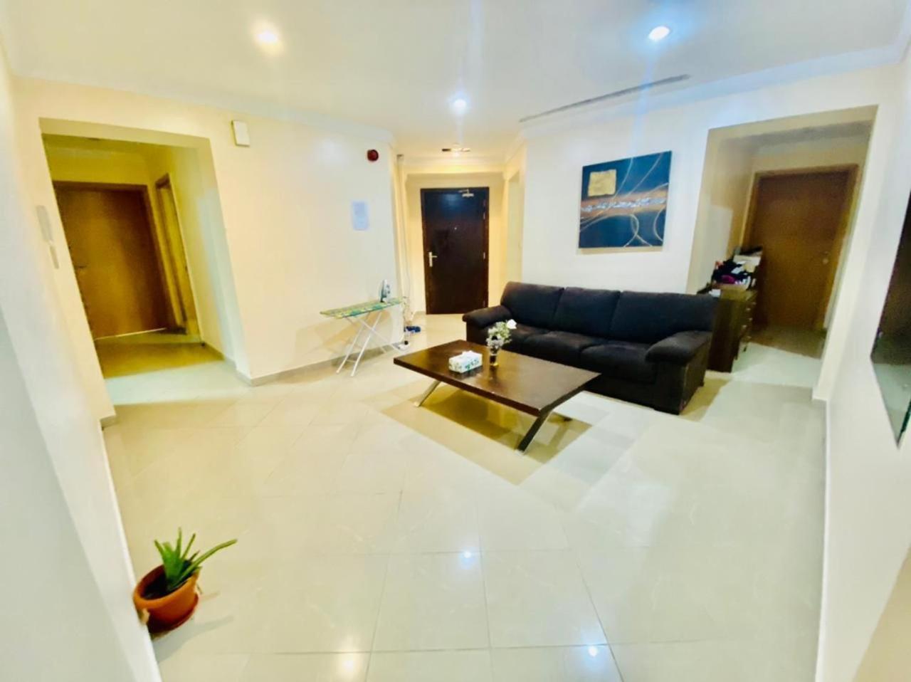 Small Budget Rooms For 'Girls' Only In Dubai, Marina Екстериор снимка