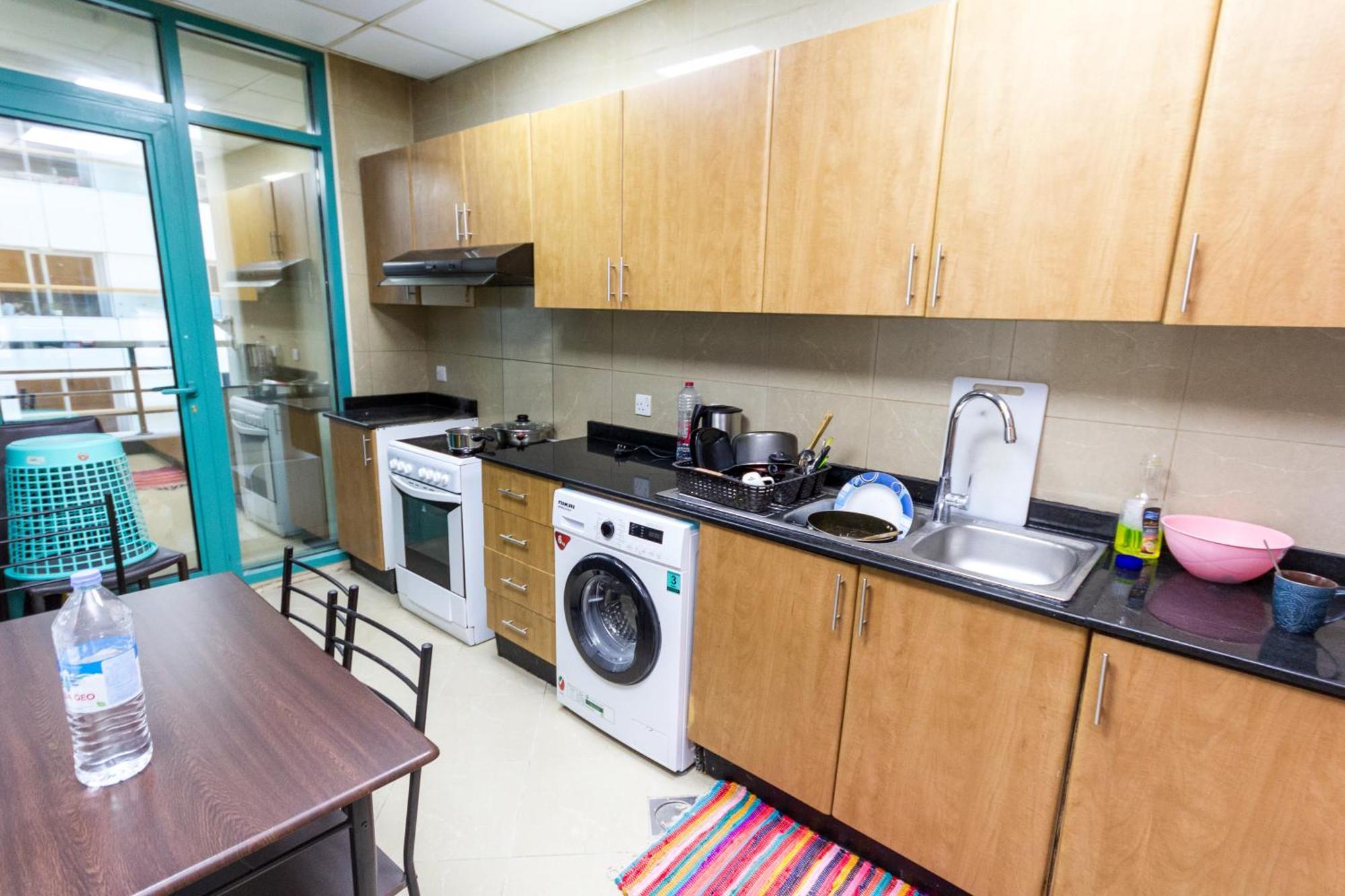 Small Budget Rooms For 'Girls' Only In Dubai, Marina Екстериор снимка