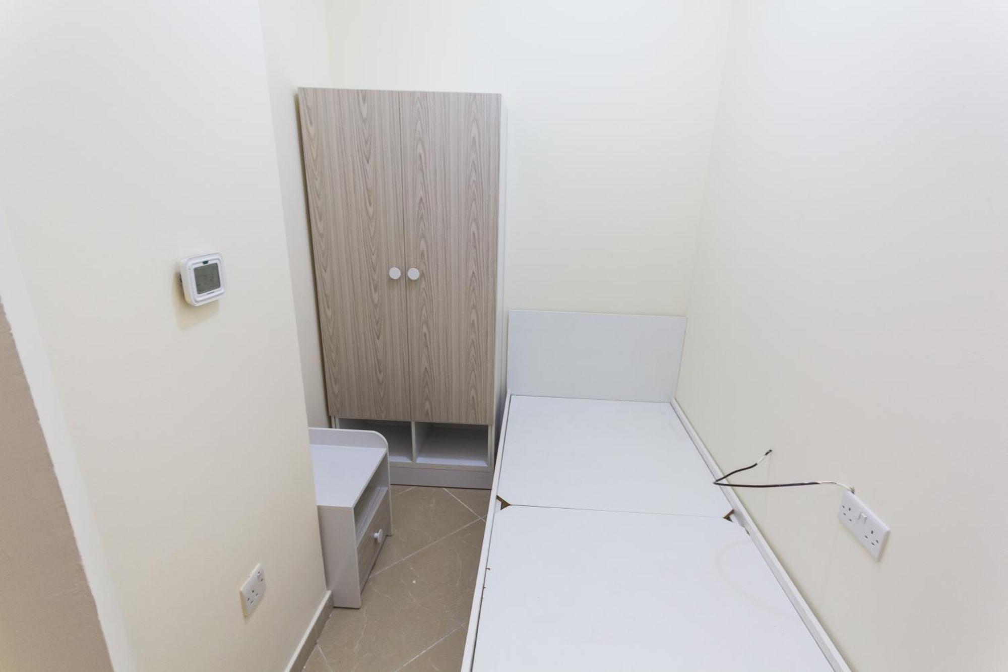 Small Budget Rooms For 'Girls' Only In Dubai, Marina Екстериор снимка